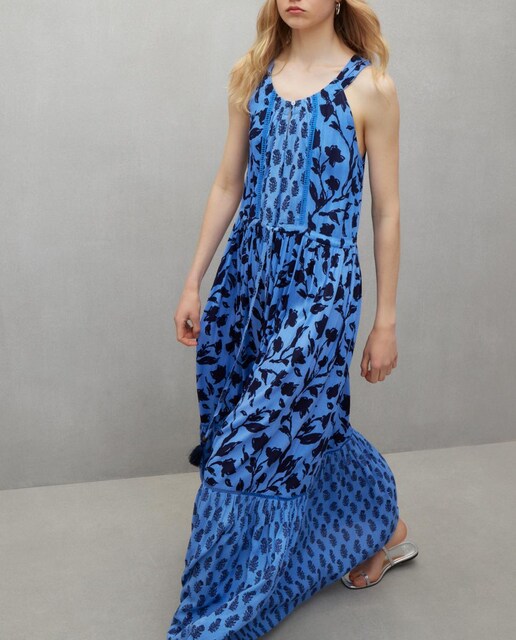 Imagen 0 de Vestido largo sin mangas con bordado de flor