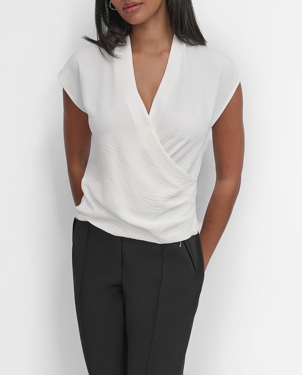 Imagen 0 de Blusa de mujer sin mangas y frontal cruzado