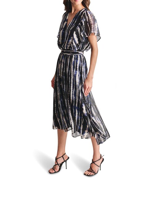Imagen 0 de Vestido corto con manga corta y cuello de pico