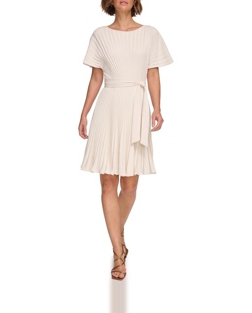 Imagen 0 de Vestido con cuello redondo y mangas cortas