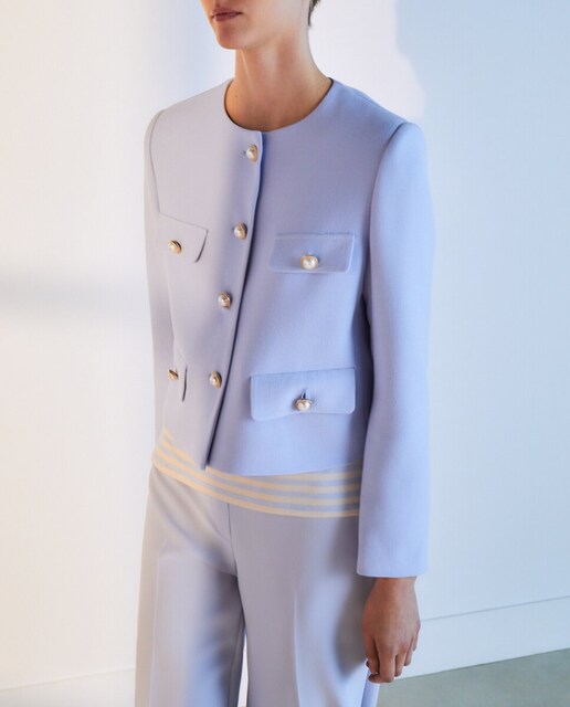 Imagen 0 de Blazer de mujer sin cuello botón joya