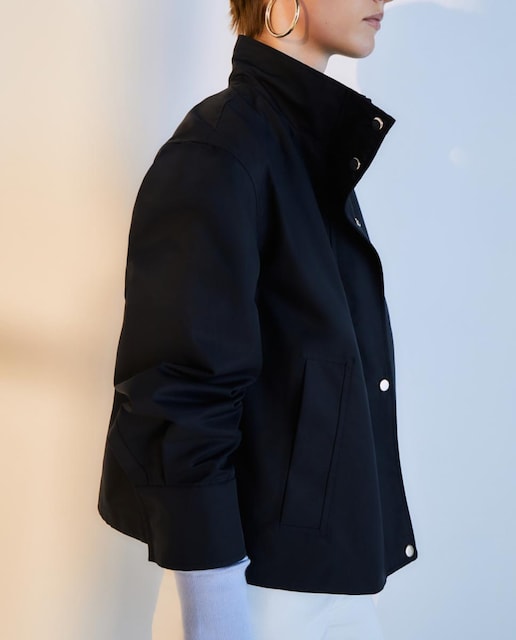 Imagen 0 de Gabardina de mujer corta