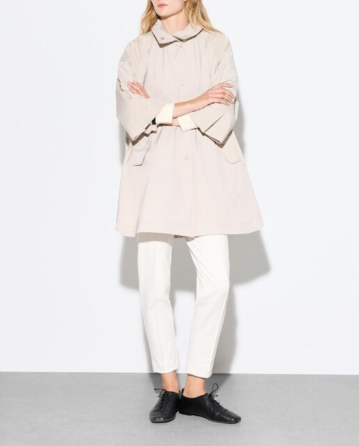 Imagen 0 de Capa de lluvia lisa corta de mujer