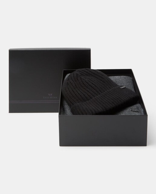 Imagen 0 de Caja con bufanda y gorro de hombre en acrilico