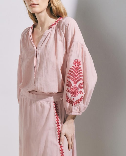 Imagen 0 de Camisa troquelada de mujer con manga larga