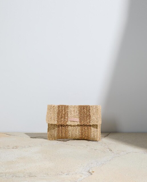 Imagen 0 de Bolso de rafia tipo sobre