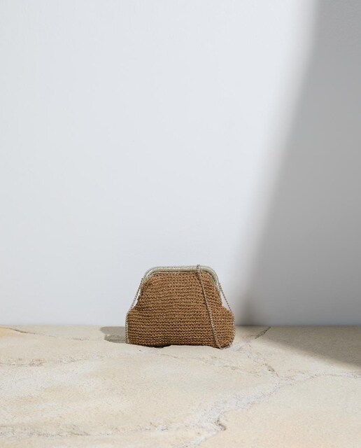 Imagen 0 de Bolso pouch de rafia con asa natural