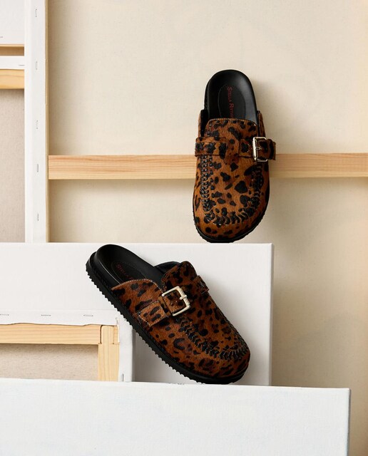 Imagen 0 de Zuecos de mujer con animal print