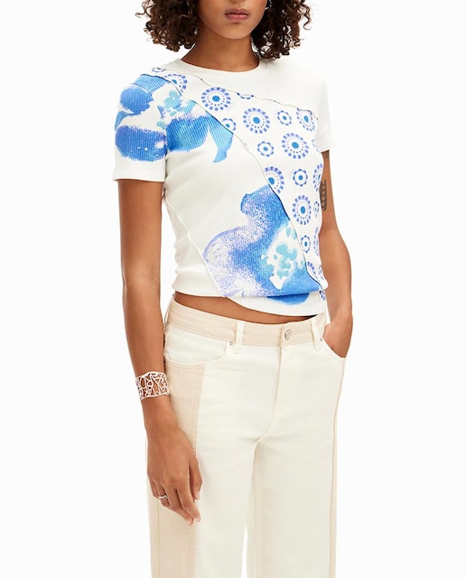 Imagen 0 de Camiseta de mujer patch flores