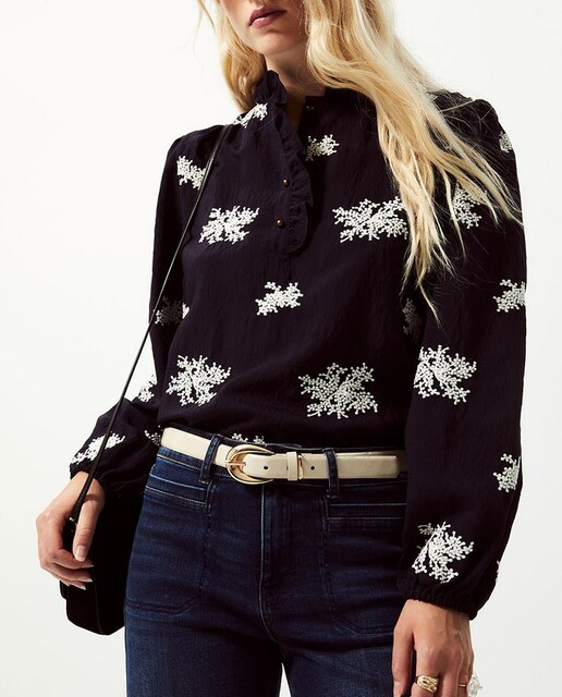 Imagen 0 de Camisa flores bordadas