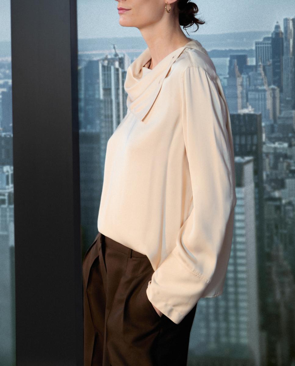 Imagen 0 de Blusa de mujer con cuello pañuelo