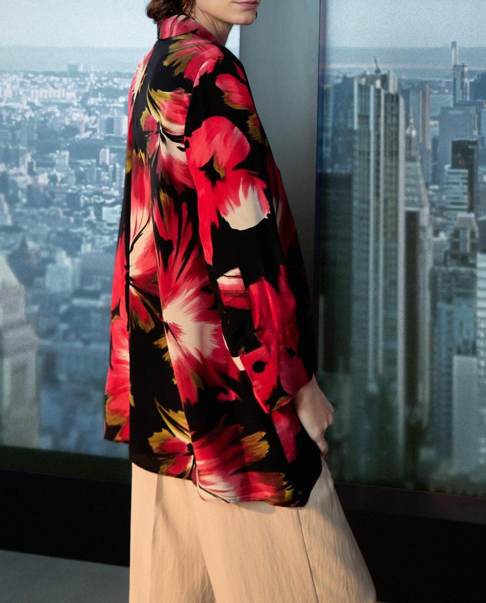 Imagen 0 de Blusón camisero de mujer estampado