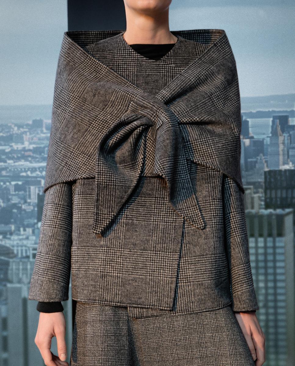 Imagen 0 de Chaquetón corto estampado de mujer