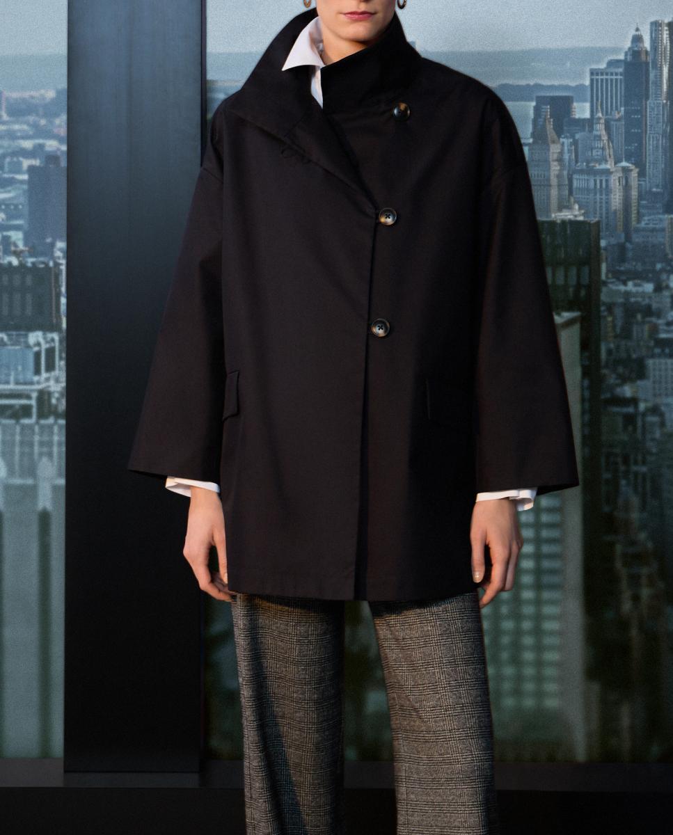 Imagen 0 de Gabardina lisa corto de mujer