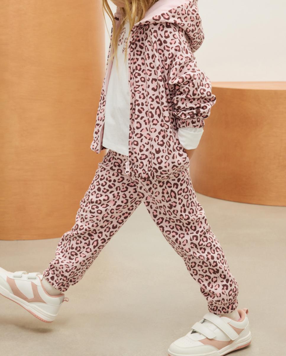 Imagen 0 de Conjunto de niña con sudadera abierta y pantalón animal print