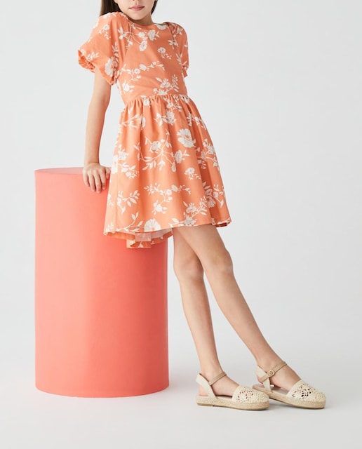 Imagen 0 de Vestido corto de niña con flores