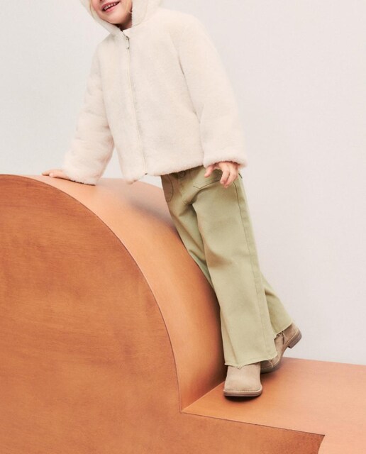 Imagen 0 de Chaquetón pelo con capucha de niña