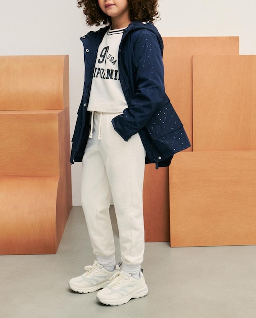 Imagen 0 de Chubasquero nylon all over print tone to tone de niña