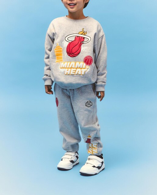 Imagen 0 de Conjunto de 2 piezas largo con estampado licencia NBA de niño