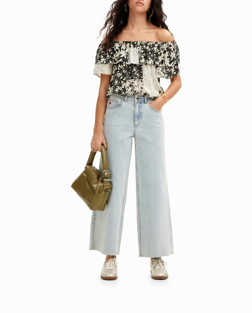 Imagen 0 de Blusa patch flores volante de mujer