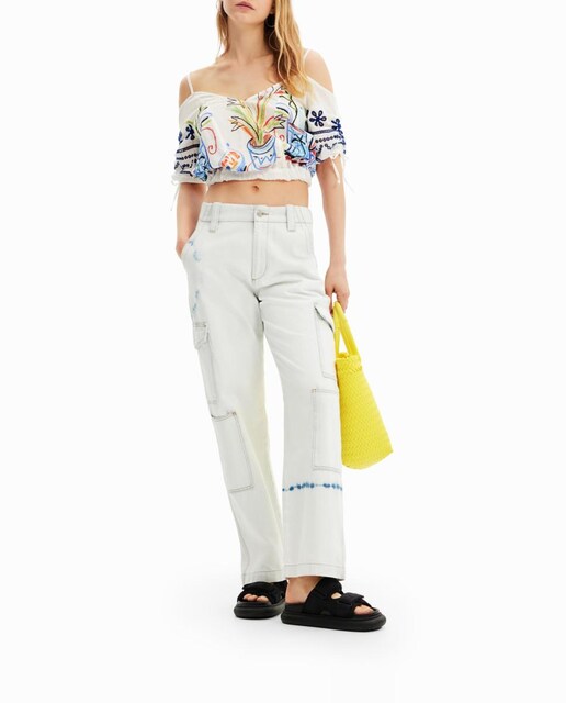 Imagen 0 de Blusa corta fruncido ilustraciones de mujer