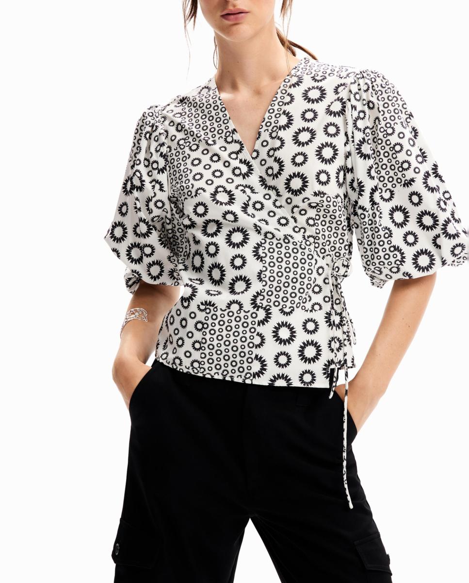 Imagen 0 de Blusa cruzada patch