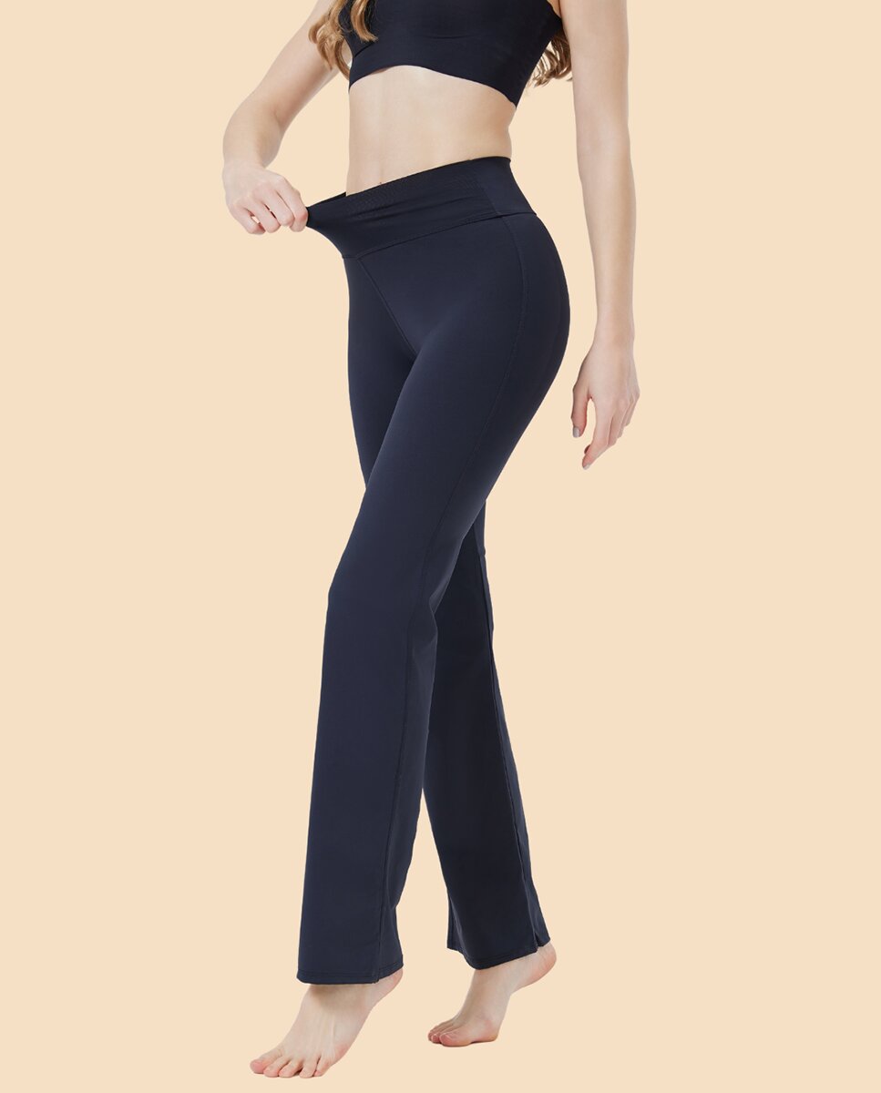 Imagen 0 de Legging flare acampanado con bolsillo. Tela ultra suave y cómoda