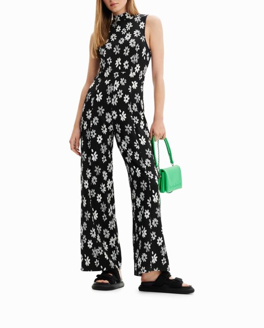 Imagen 0 de Mono flores contraste de mujer