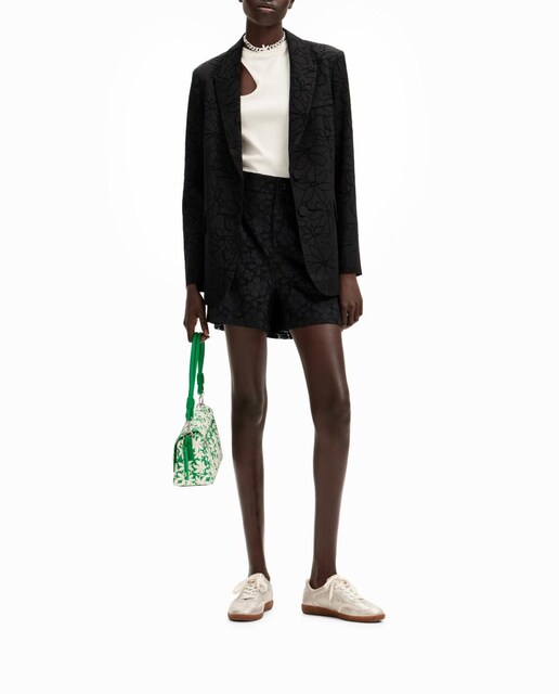 Imagen 0 de Shorts encaje floral de mujer