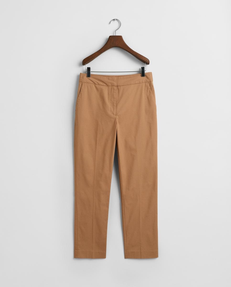 Imagen 0 de Pantalones de mujer en mezcla de algodón con corte slim y largo tobillero.