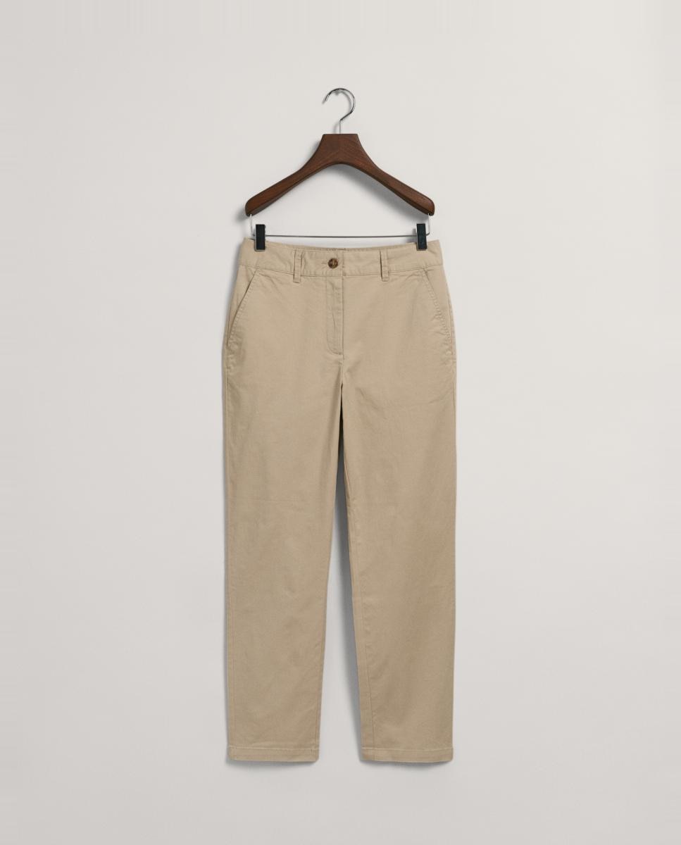 Imagen 0 de Pantalones de mujer slim fit en tejido cómodo con bolsillos delanteros y diseño estilizador.