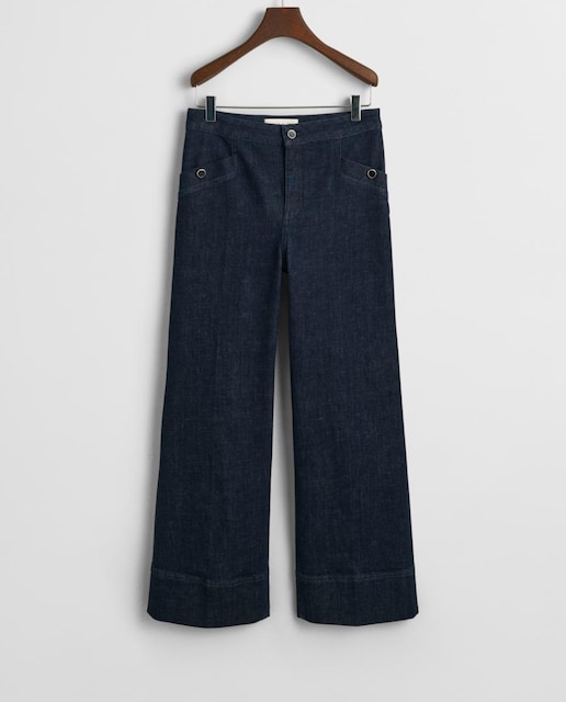 Imagen 0 de Pantalones vaqueros de mujer en algodón elástico con corte ajustado y pernera acampanada cropped.