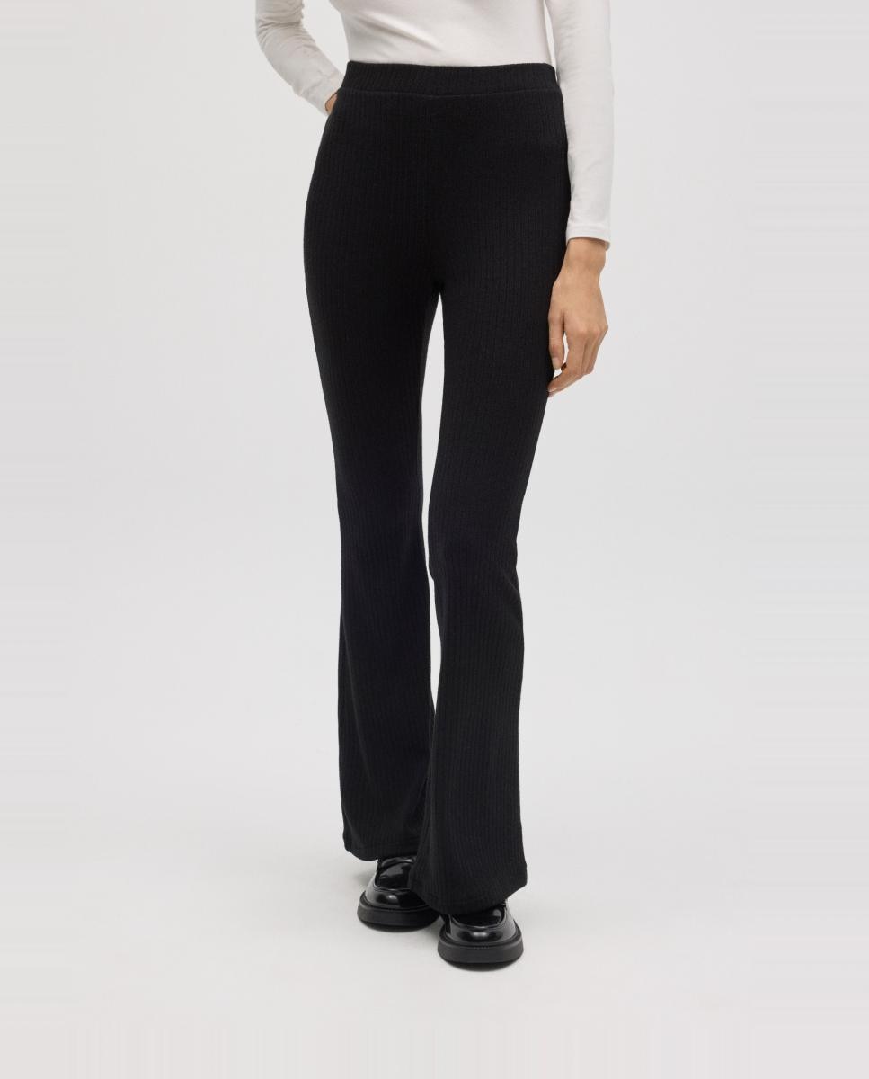 Imagen 0 de Pantalón canalé acampanado de mujer