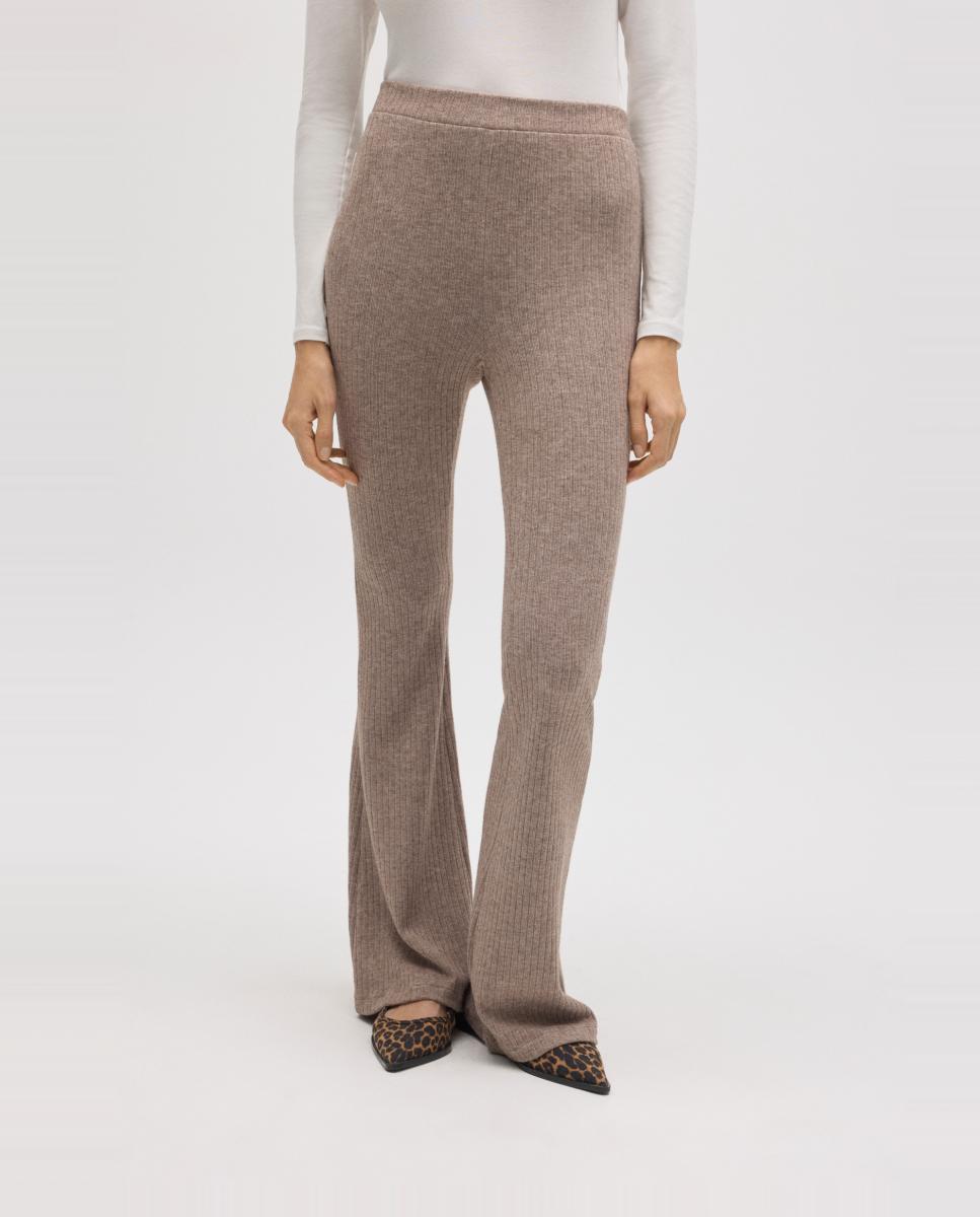 Imagen 0 de Pantalón canalé acampanado de mujer
