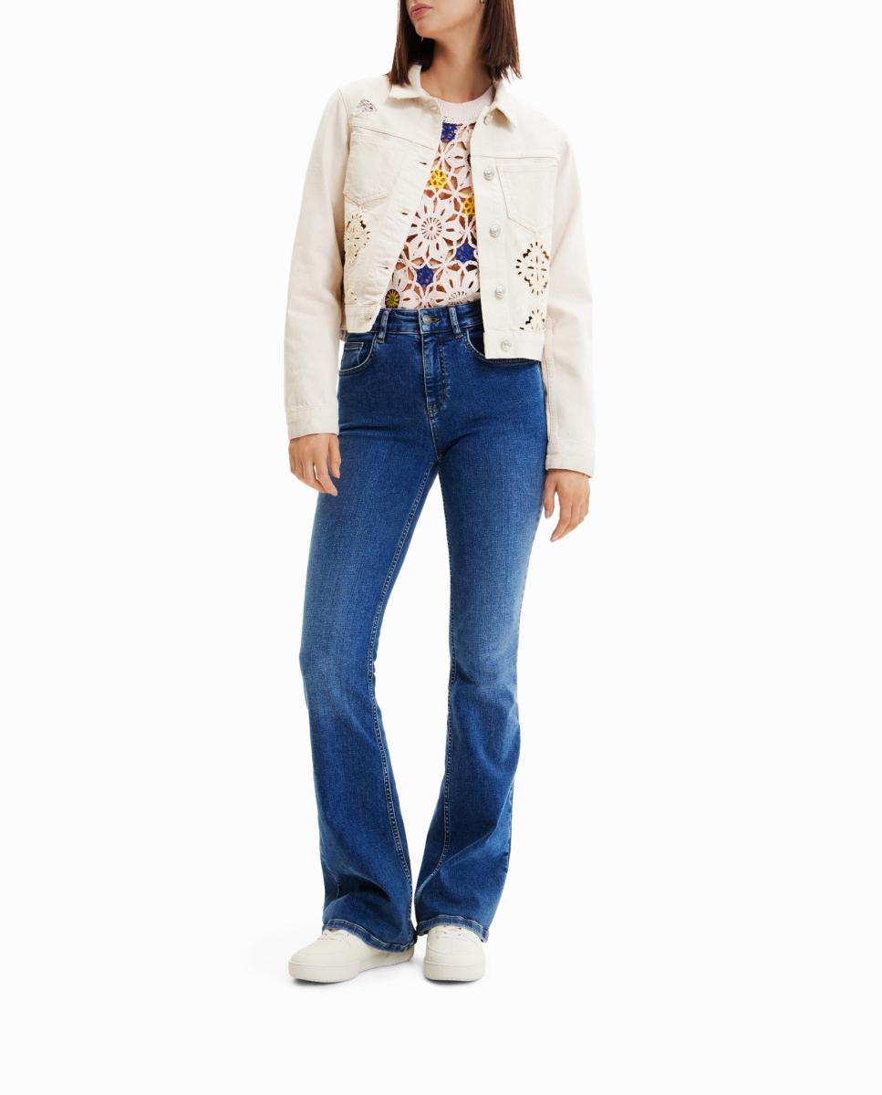 Imagen 0 de Chaqueta vaquera troquelada de mujer