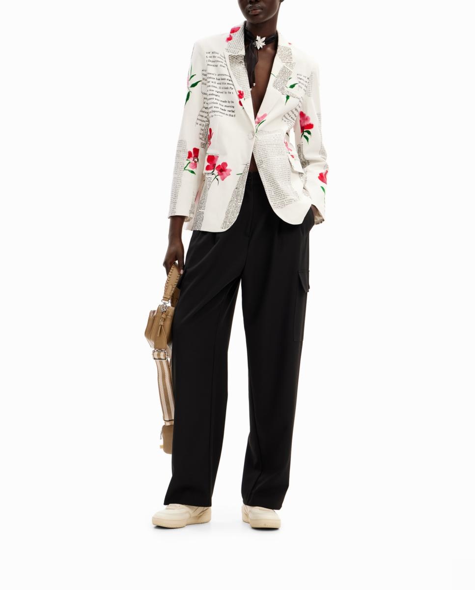 Imagen 0 de Blazer recta texto flores de mujer