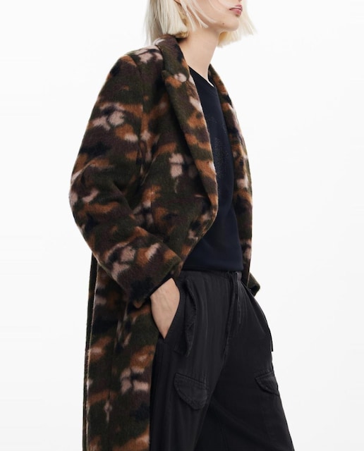 Imagen 0 de Abrigo largo estampado de mujer