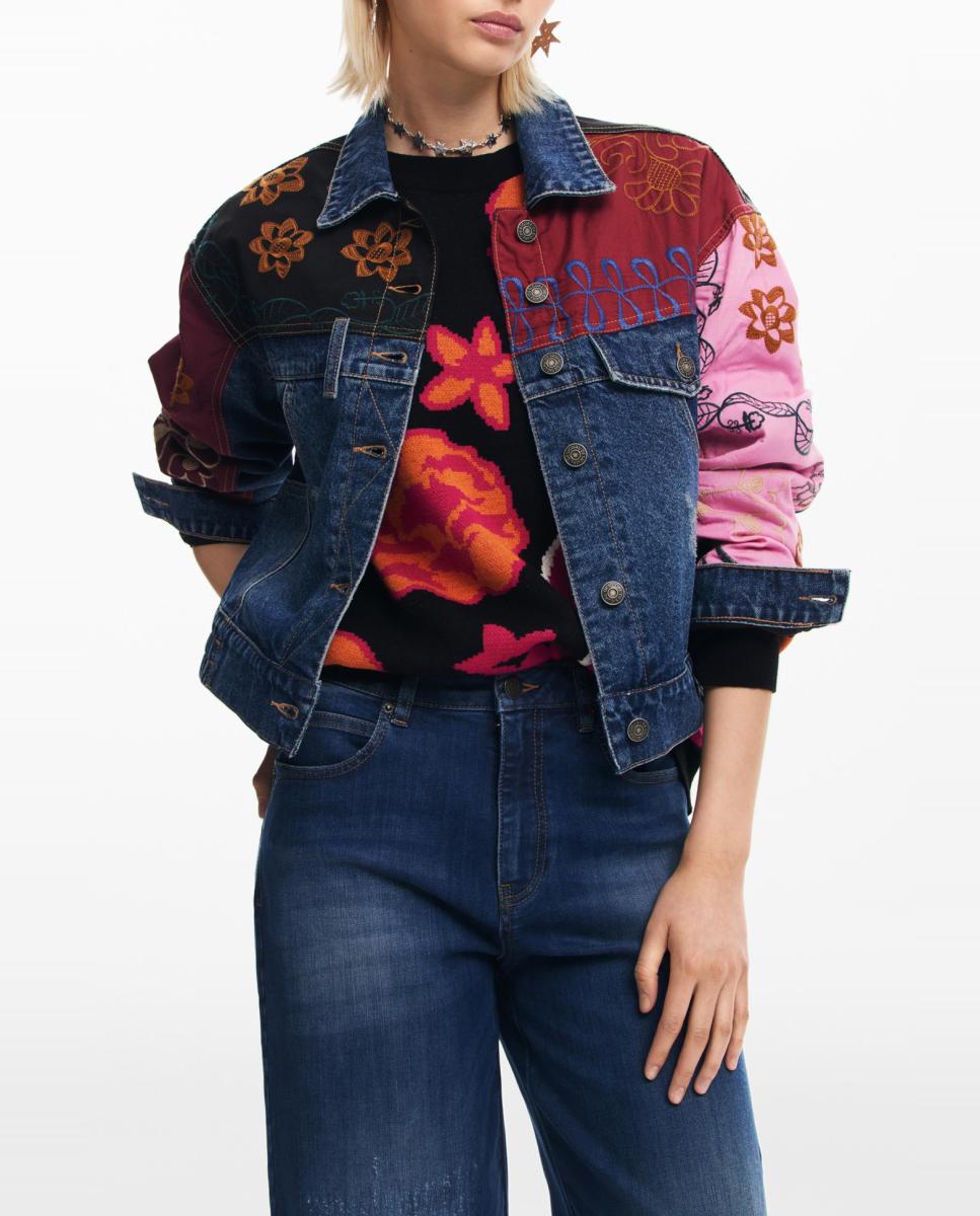 Imagen 0 de Chaqueta denim patchwork de mujer