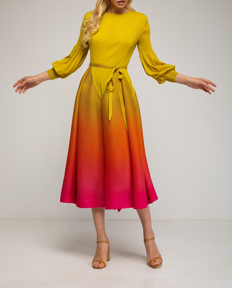 Imagen 0 de Vestido plisado midi de mujer