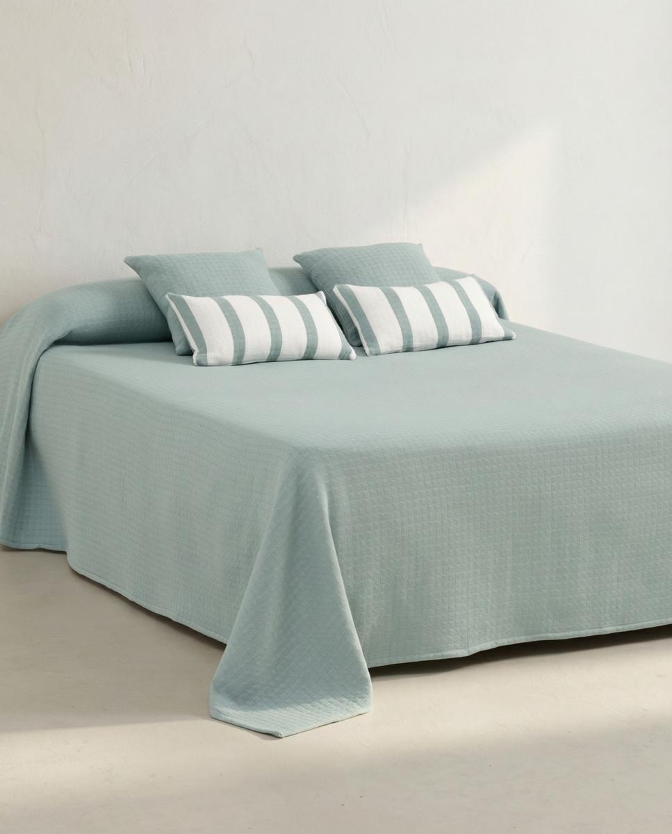 Imagen 0 de Colcha jacquard lisa textura cuadros agua
