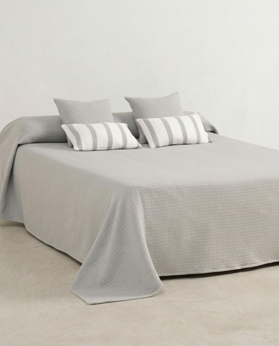 Imagen 0 de Colcha jacquard lisa textura cuadros gris