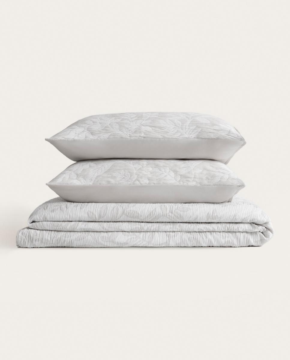 Imagen 0 de COLCHA JACQUARD elegante y atemporal