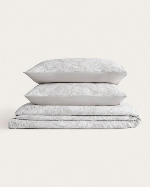 Imagen 0 de COLCHA JACQUARD elegante y atemporal