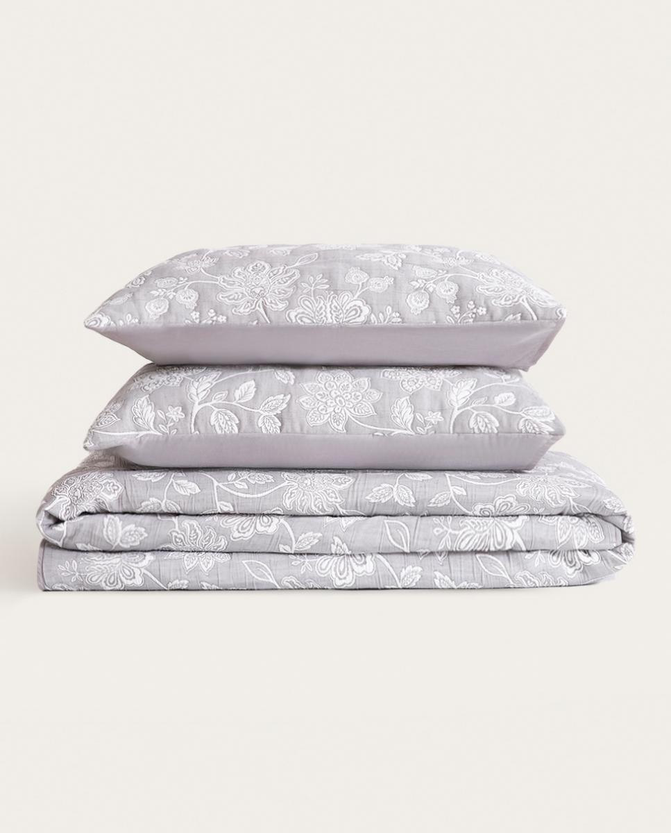 Imagen 0 de COLCHA JACQUARD elegante y atemporal