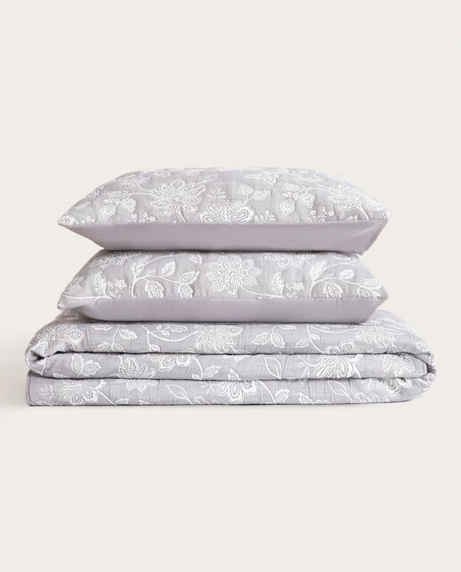 Imagen 0 de COLCHA JACQUARD elegante y atemporal