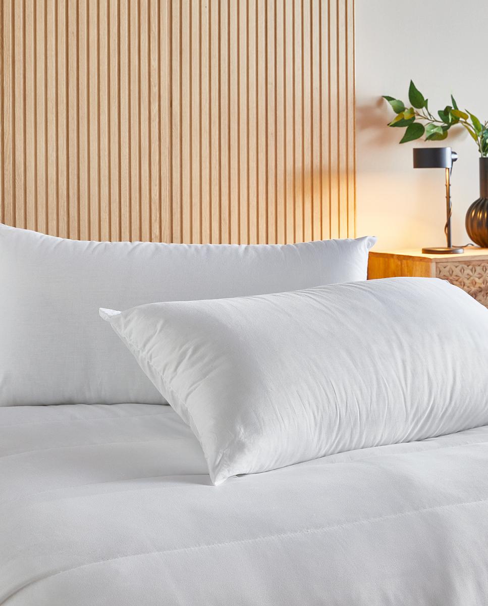 Imagen 0 de Almohada de fibra de firmeza media con tratamiento antiácaros  extrasuave