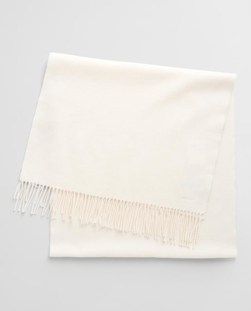 Imagen 0 de bufandade mujer de lanacon con bordes con flecos y está adornada con un logotipo tonal de GANT bordado en la esquina inferior.