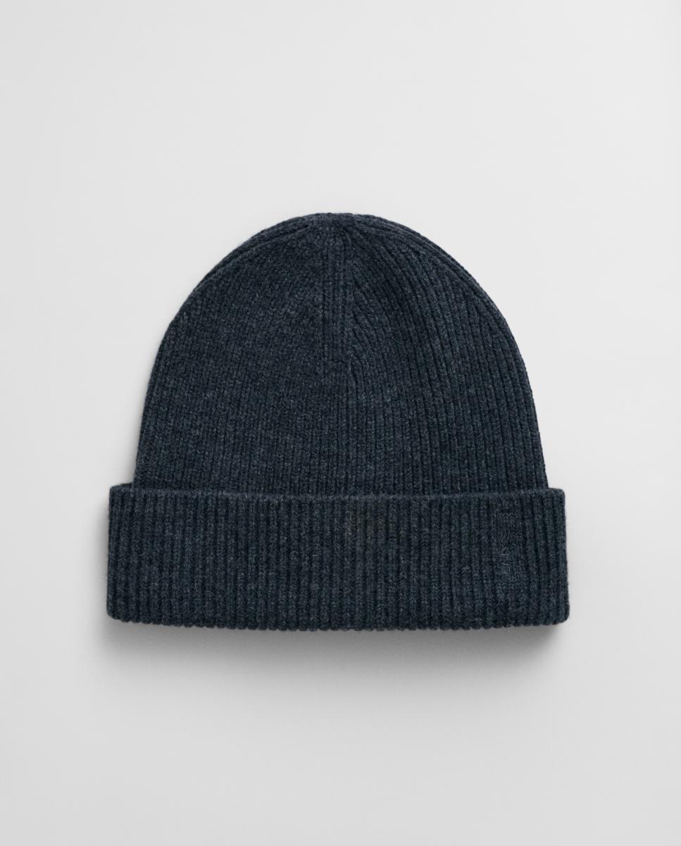 Imagen 0 de gorro 100% lana  con ogotipo tonal de GANT bordado en la esquina frontal.