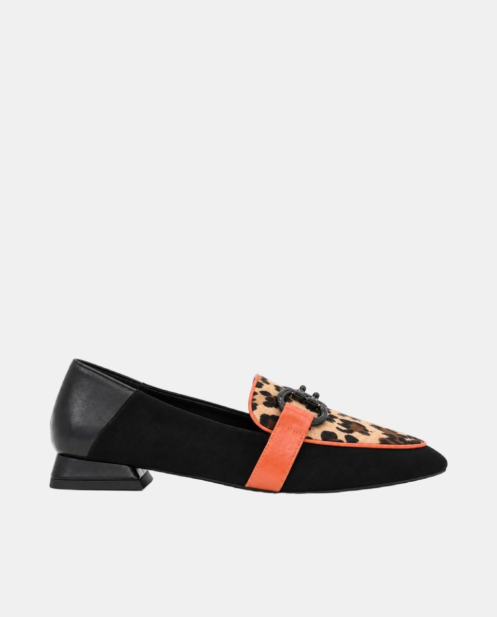 Imagen 0 de Mocasín de mujer de estilo clásico y exterior de piel