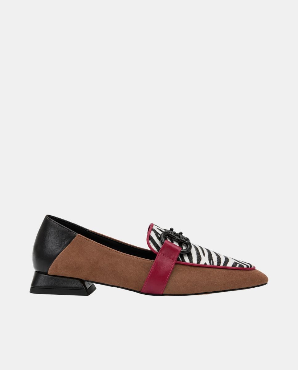 Imagen 0 de Mocasín de mujer de estilo clásico y exterior de piel